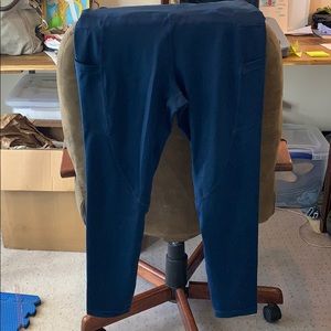 Zyia navy pocket leggings size L